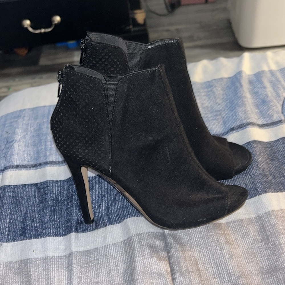 Heels - Picture 2 of 3
